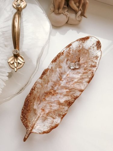 Elegant Handmade Feather-Shaped Resin Coasters/Trays