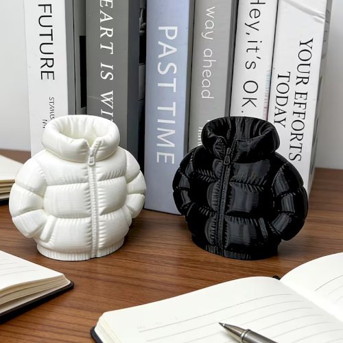 Cute Jacket Shaped Pen Holder – 3D Creative Desktop Stationery Organizer & Desk Decoration