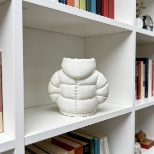 Cute Jacket Shaped Pen Holder – 3D Creative Desktop Stationery Organizer & Desk Decoration