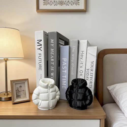 Cute Jacket Shaped Pen Holder – 3D Creative Desktop Stationery Organizer & Desk Decoration